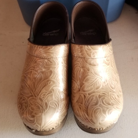 Dansko Shoes - Brand new no tags Dansko tan clogs